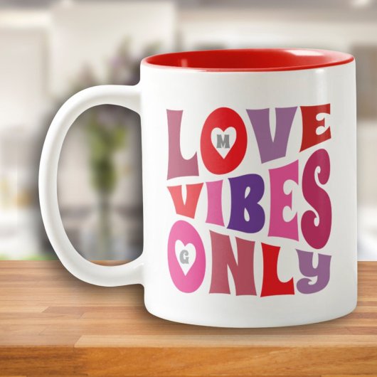 Valentijnse liefde Vibes Only Rood Roze Monogram R Tweekleurige Koffiemok