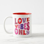 Valentijnse liefde Vibes Only Rood Roze Monogram R Tweekleurige Koffiemok (Links)