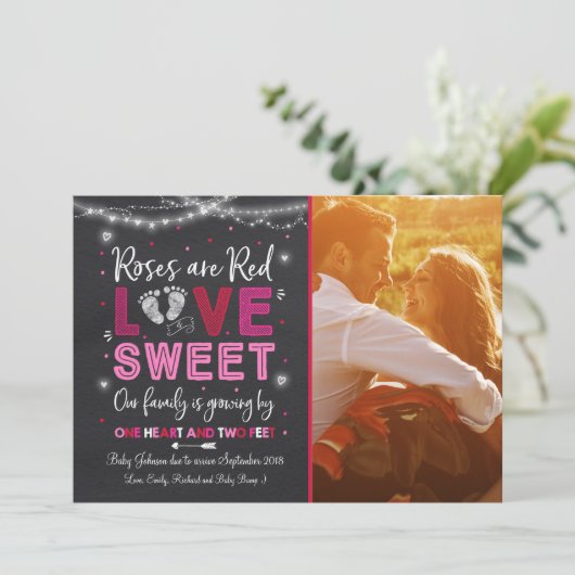 Valentijns's zwangerschapsaankondiging Baby onthul Feestdagenkaart (Staand voorkant)