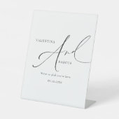 VALENTINA Elegant minimalistisch script bruiloft Reclamebord Met Voetstuk (Voorkant)