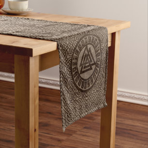 Valknut Symbool en loopt op Keltisch Patroon op ho Korte Tafelloper