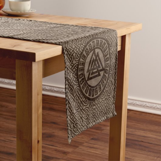 Valknut Symbool en loopt op Keltisch Patroon op ho Korte Tafelloper (Voorbeeld)