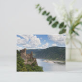 Vallée du Rhin - Château Rheinstein carte postale (Debout devant)