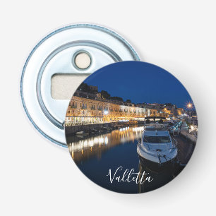 Valletta waterfront district met kleine haven button flesopener