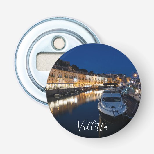 Valletta waterfront district met kleine haven button flesopener (Voorkant)