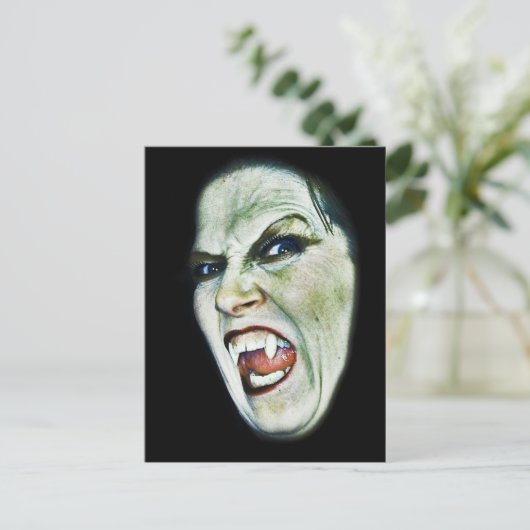Vampire en baisers-(vue latérale)- Carte postale (Debout devant)