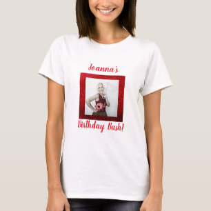 Van de de verjaardagsdouane van de foto het rood t-shirt