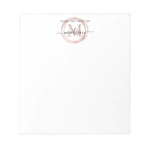 Van het bureau van de naam Roze Rose Gold Monogram Notitieblok