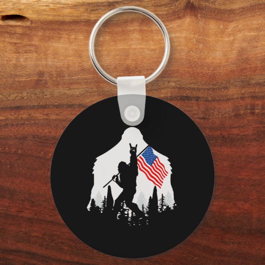 Van juli Shirt Bigfoot Sasquatch Amerikaanse vlag Sleutelhanger (Voorkant)