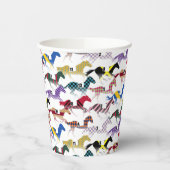 Van naar de paardenraces met het zijdepatroon van papieren bekers (Links)