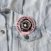 Vandaag is de nationale Button van de Doughnut Day (In situ)