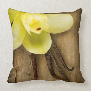 Vanilla Pods and Flower over Wooden Background Kussen