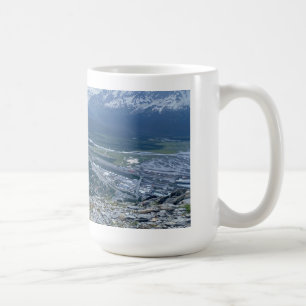 Vapeur ville et vue montagne Mug