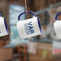 "VAR zegt nee" (blauw ontwerp) Funny Football Mok