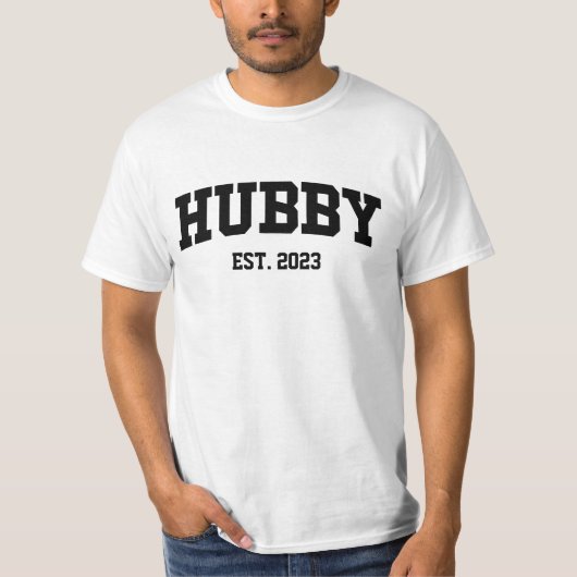 Varsity Style Hubby Est. Minimale jaarminimalisati T-shirt (Voorkant)