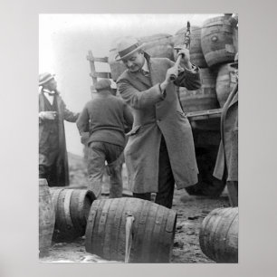 Vaten bier vernietigen, 1924. Oude foto Poster