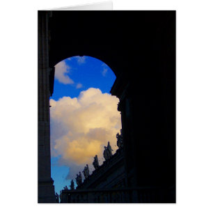 vaticaanboog met wolken
