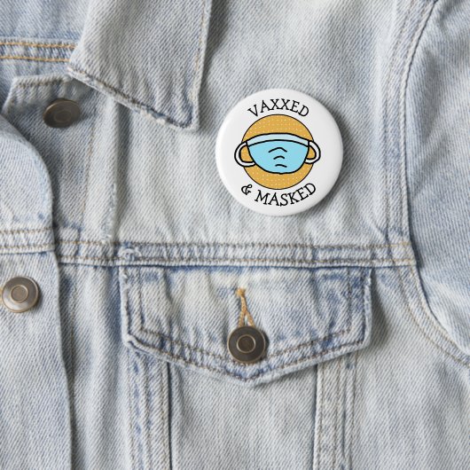 Vaxxed en gemaskeerd tegen Covid-19 Button (In situ)