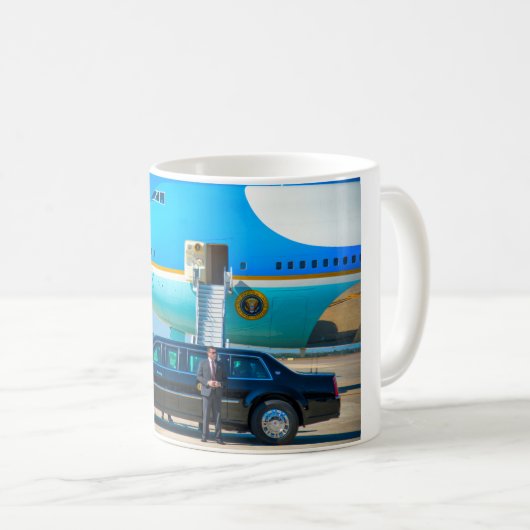 VC-25A (747-200B) en "BEAST" Koffiemok (Voorkant rechts)