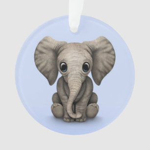 Veau mignon d'éléphant de bébé s'asseyant,