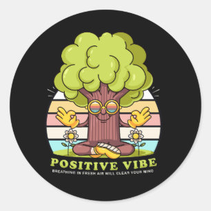 Vector verse boommascotte cartoon in meditatie ronde sticker