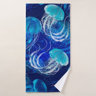 Veel blauwe kwallen zwemmen onder water. Slijpen Badhanddoek