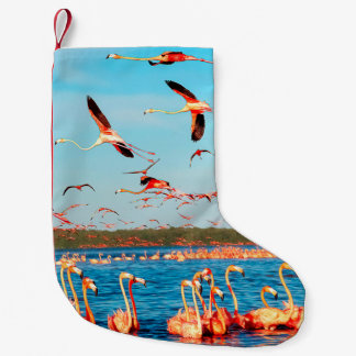 Veel roze mooie vlammen in een mooi blauw kleine kerstsok