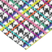 Veelkleurige lijnen op geplakt houndstooth ontwerp tafelkleed (Gekanteld)
