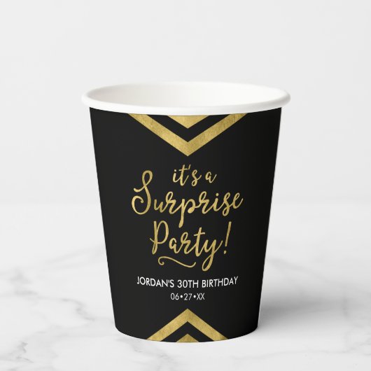 Veelzijdige Faux Gold Chevron Het is een verrassen Papieren Bekers (Achterkant)