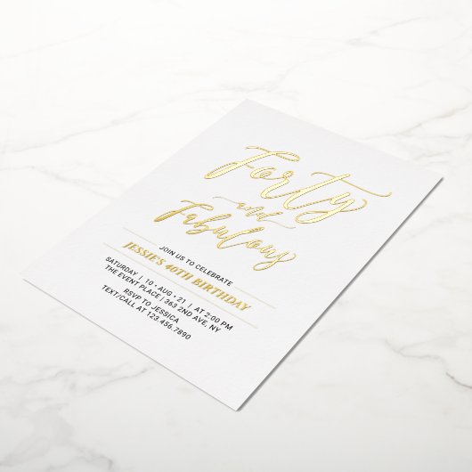 Veertig en onverbiddelijk | Moderne goudprijs 50e  Folie Uitnodiging (Gedraaid)