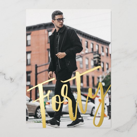 Veertig Zwart Wit Modern 40e Verjaardagsfeestje Go Folie Uitnodiging (Voorkant)