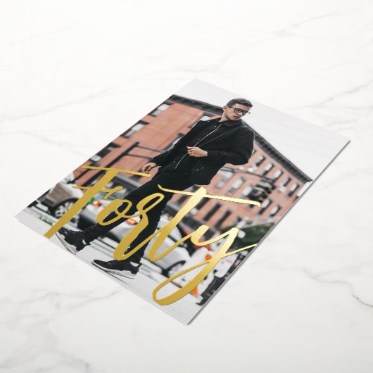 Veertig Zwart Wit Modern 40e Verjaardagsfeestje Go Folie Uitnodiging (Gedraaid)