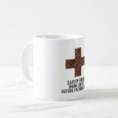 Veiligheid eerst, drink koffie voor patiëntenzorg koffiemok (Voorkant links)