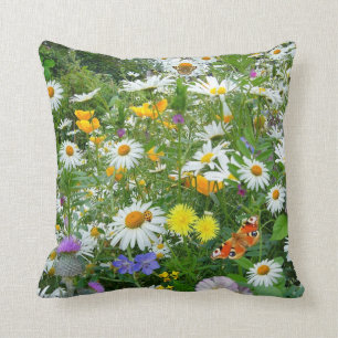 Veld met wilde bloemen kussen