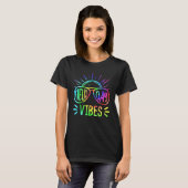 VELDDAG VIBES 2023 Docent Kinder Groovy Tie Dye H T-shirt (Voorkant volledig)