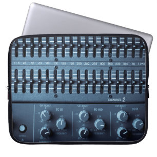 Vele knopen op een correcte mixer in een opnamestu laptop sleeve