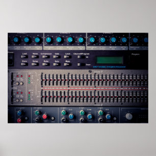 Vele knopen op een correcte mixer in een opnamestu poster