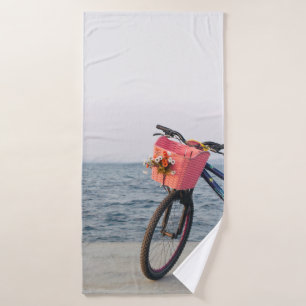 Vélo noir et bleu avec panier