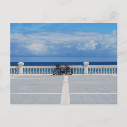 Vélos sur la mer Cantabrique en Espagne carte post (Devant)