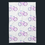 Vélos violet vélos serviette de cuisine motif<br><div class="desc">Décorez votre cuisine avec cette serviette cool à vélo violet. Fait un grand ménage ou un cadeau mariage! Vous pouvez le customiser et ajouter du texte. Consultez ma boutique pour plus de couleurs et de motifs !</div>