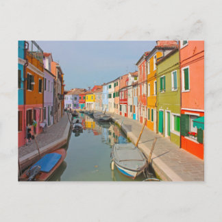 Venetië, kanaal van het eiland Burano, kleine gekl Briefkaart