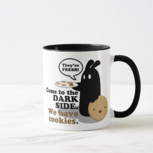 Venez au côté en noir. Tasse