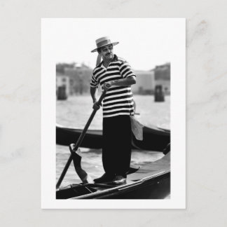 VENICE GONDOLIER MET PET BRIEFKAART