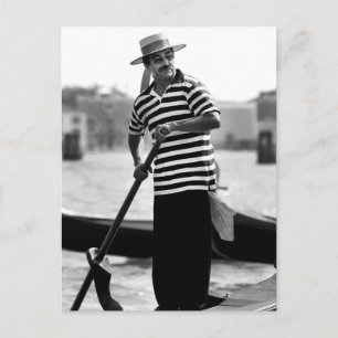 VENICE GONDOLIER MET PET BRIEFKAART