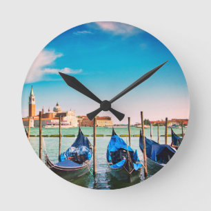 Venice Grand Canal met blauwe iconische gondels Ronde Klok