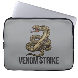Venom Fury: Dodelijke Rattlesnake Strike Laptop Sleeve