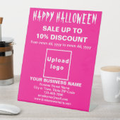 Vente d'Halloween d'affaires sur panneau rose (In SItu)