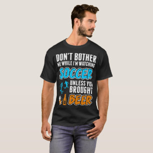 Verander me niet terwijl ik naar het voetbalshirt t-shirt