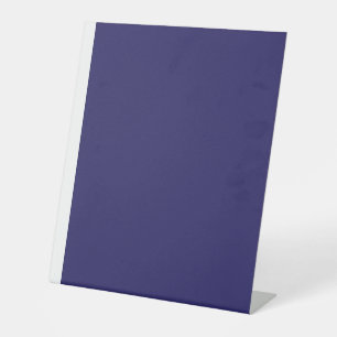 Verbeter uw interieur met een stijlvol blauw reclamebord met voetstuk