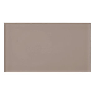 Verbeter uw woonkamer stijl met een bruin naambadge